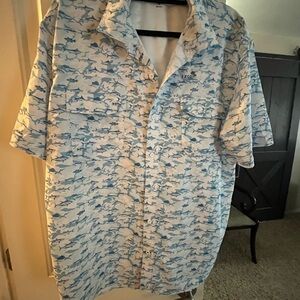IZOD Salt Water Blue Shark Print SPF Shirt, size XL